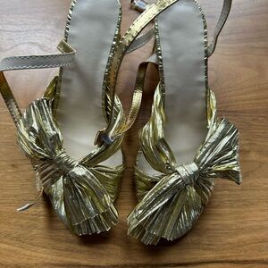 Perfect party shoe! Dahlia Gold crinkle pleated bow heeled sandal NEW sz 7 37